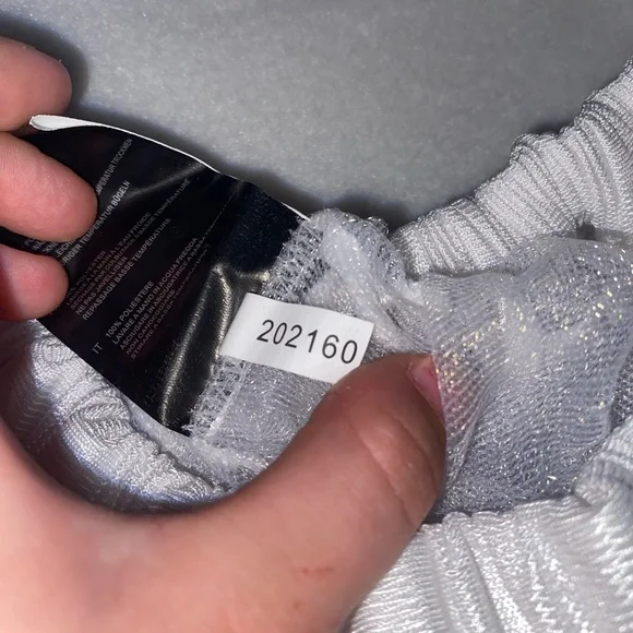 Girls frilly White Tutu - one size fits all - Picture 3 of 3